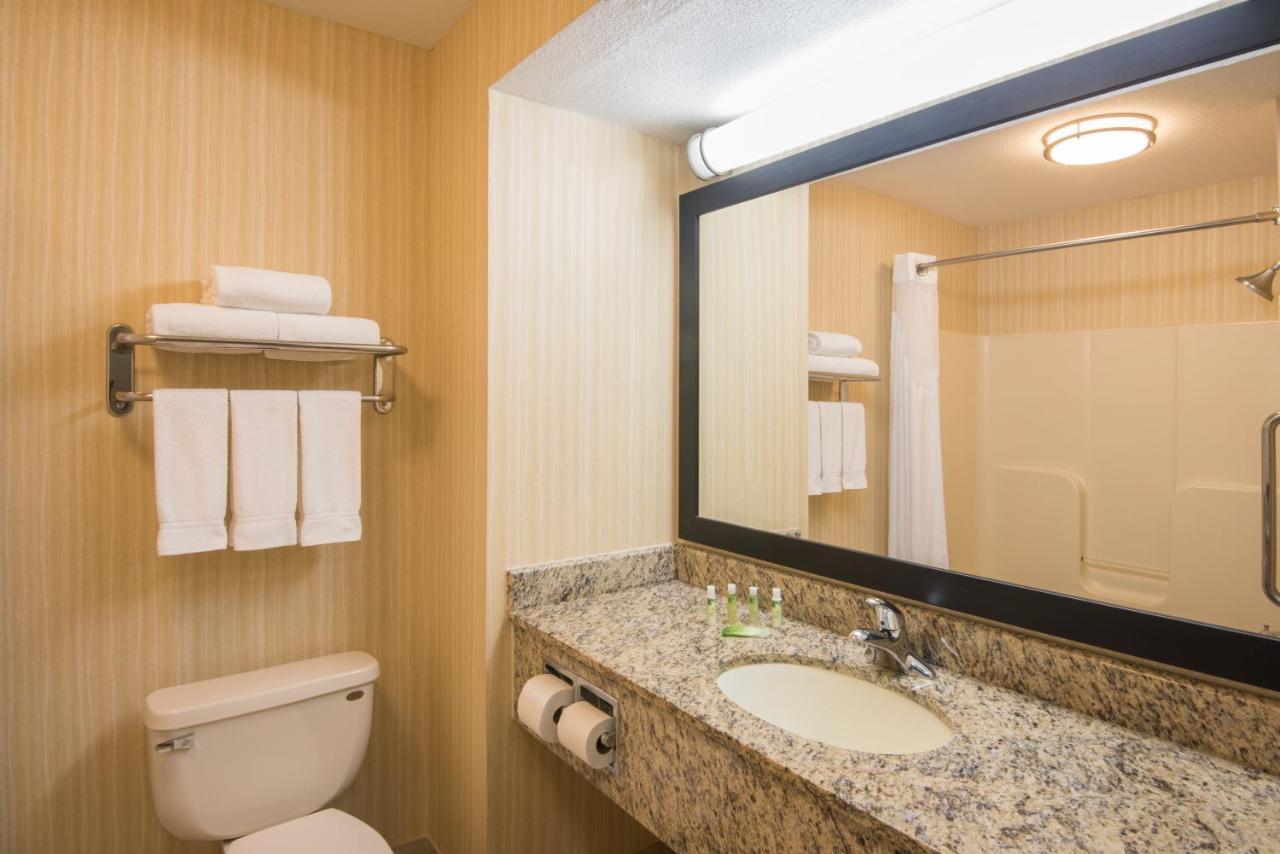 Holiday Inn Express Hotel & Suites Wauseon By Ihg Esterno foto